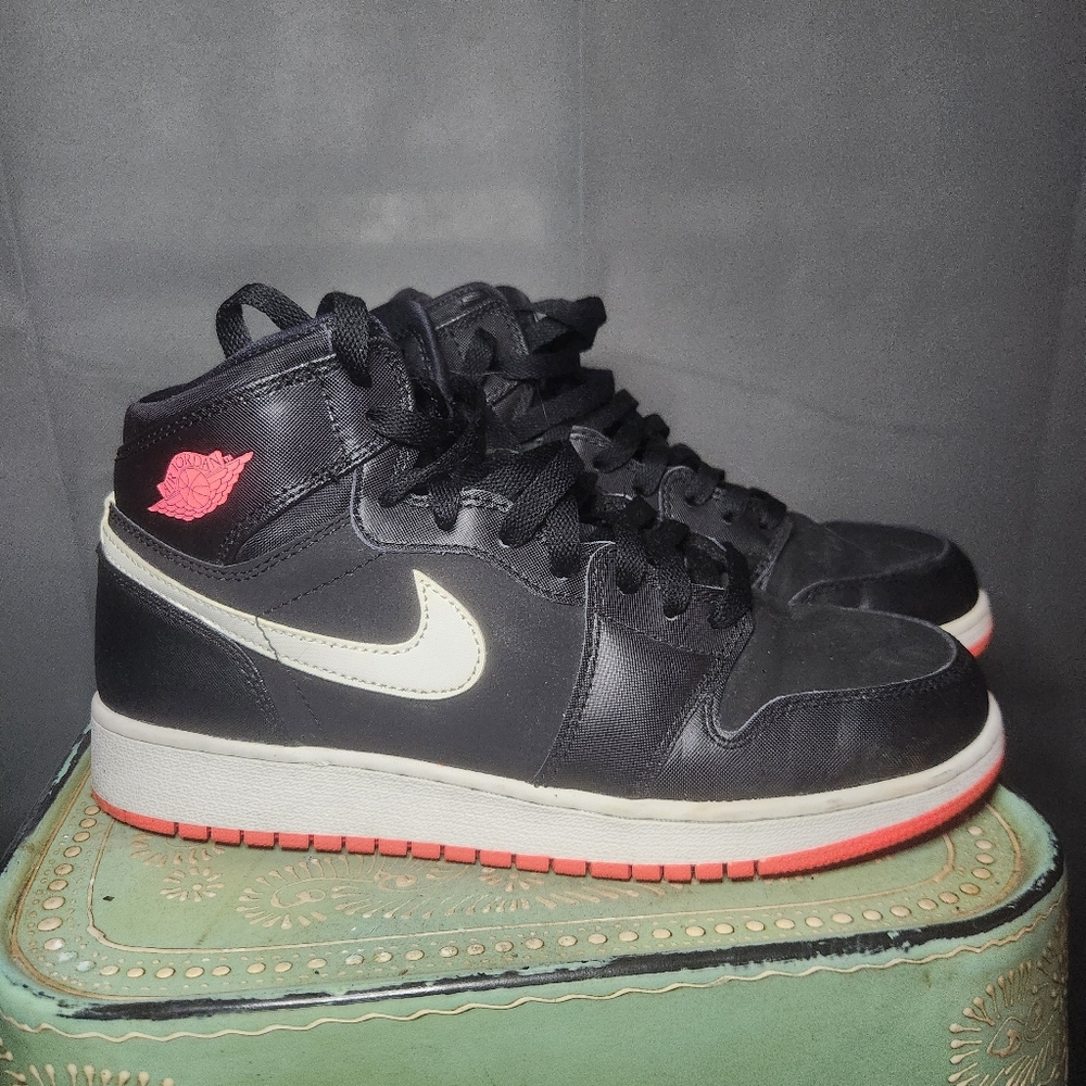 Nike Jordans in Black and Pink (7.5Y or 8 M)